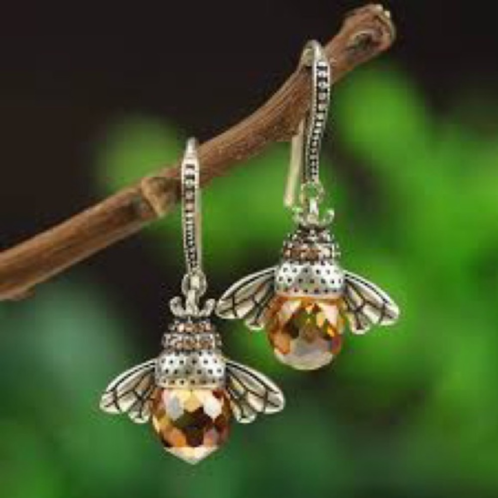 NWT Honeybee Pendant with honeycomb bail and Matching Earrings - Picture 4 of 10